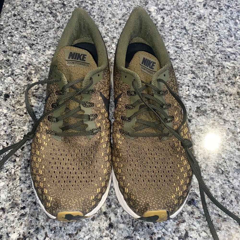 NIKE Men’s Running Shoes size 11